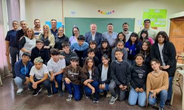 El Senador Michlig y la Intendente Dupouy entregaron aportes a instituciones educativas y sociales de Ceres