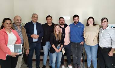 Calvo donó un eco cardiógrafo al Samco de Saguier