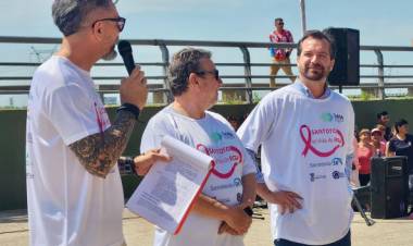 Santo Tomé se vistió de rosa para concientizar sobre el cáncer de mama