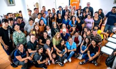 Javkin y Pullaro anunciaron obras de ampliación en la escuela Madre Teresa del barrio Puente Negro