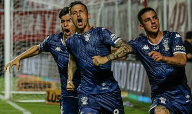 Huracán venció agónicamente 1-0 a Unión y se posiciona como único escolta de Vélez