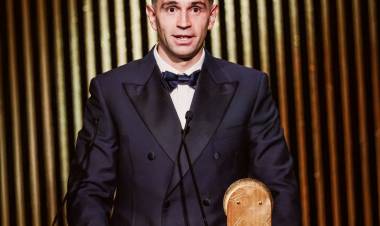 Messi felicitó al Dibu y Lautaro Martínez por sus galardones en el Balón de Oro