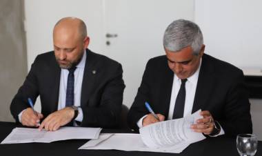 Provincia firmó un acuerdo con la UNR para invertir $ 150 millones en impulsar proyectos científicos