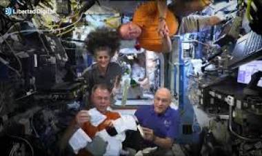 Astronautas varados en el espacio celebraron acción de gracias