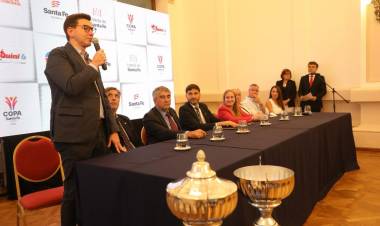 Pullaro: “La Maratón Santa Fe-Coronda es un valor de la provincia y tiene que ver con nuestra esencia”