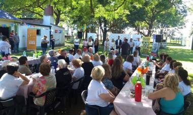 Actitud Verano: Provincia presentó las colonias de vacaciones para personas mayores