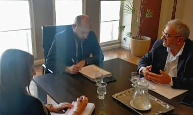 Calvo se reunió con el ministro de la producción Gustavo Puccini