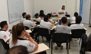 Provincia avanza en la formación profesional de choferes de ambulancias