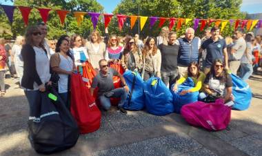 Santa Fe en Movimiento: se entregaron 2500 kits deportivos a escuelas de toda la provincia