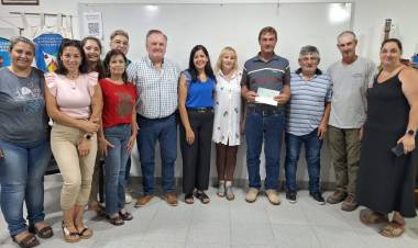 El senador Michlig entregó un aporte a Bomberos Voluntarios de San Guillermo