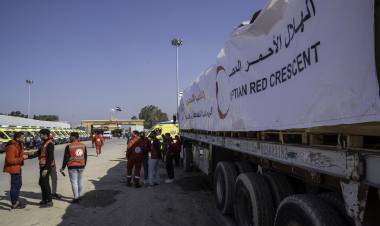 Envian ayuda humanitaria a Gaza por el paso Rafah en Egispto