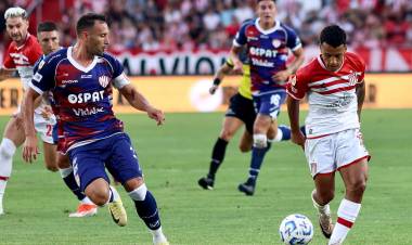 UNión goleado por Estudiantes en el "Uno" de La Plata