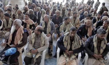 Rebeldes hutíes liberan unilateralmente 153 rehenes de la guerra en Yemen 