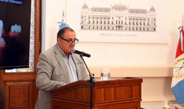 Poletti participó del acto en conmemoración de las víctimas del holocausto