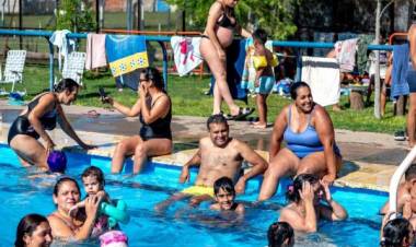 Más de 160 mil personas pasaron ya por las piletas recreativas de los polideportivos municipales