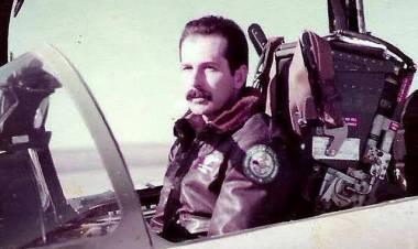 Owen Crippa trajo su avión de la guerra de Malvinas y ahora espera la concresión del museo