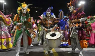 Uruguay celebra su carnaval al ritmo del candombe