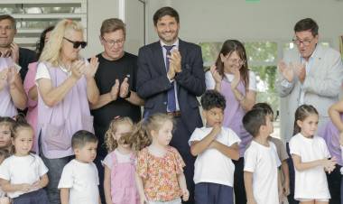 Pullaro cerró la semana inaugurando un jardín, entregando viviendas y recorriendo obras