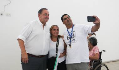 Poletti entregó escrituras en Barranquitas: “Hoy reivindicamos el derecho de estas familias”