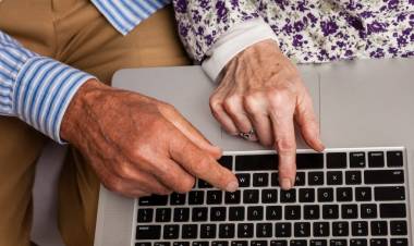 El Municipio lanza un taller de conocimientos digitales para vecinos de más de 50 años