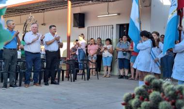 En la Escuela N° 514 de Arrufó se celebró un emotivo acto oficial de Inicio del ciclo lectivo 2025