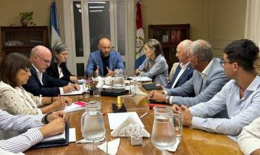 Hidrovía: Santa Fe busca incrementar su capacidad portuaria para exportar y va por cambios en la Ley de Cabotaje