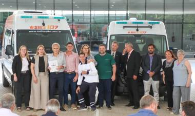 Salud: Provincia entregó 39 ambulancias a localidades de cinco departamentos de la Provincia