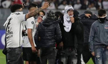 Tragedia en Chile: dos hinchas fallecieron por incidentes en la previa entre Colo Colo y Fortaleza