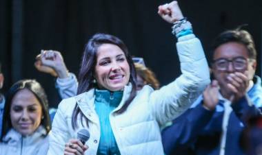 Luisa González es la favorita a ganar las elecciones en Ecuador, según las encuestas