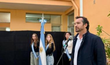 Weiss Ackerley encabezó el acto de apertura del ciclo lectivo del Liceo Municipal