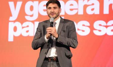 Pullaro llamó a “construir el futuro de Santa Fe con humildad y esfuerzo”