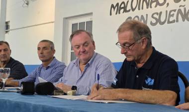 El senador Michlig recorrió obras en el Club Racing L.T.C. y firmó un convenio con Ex Combatientes