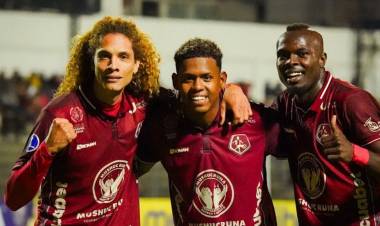 Unión fue goleado por Mushuc Runa en Ecuador y agudizó sus crisis deportiva