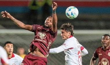 Unión y un panorama oscuro en la Sudamericana: cayó ante Mushuc Runa y quedó muy complicado