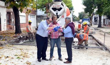 Juan Pablo Poletti recorrió la obra de bacheo en Luciano Molinas y Necochea