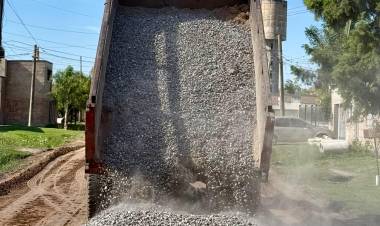 Se continúa desarrollando el plan intensivo de mejorado pétreo en Santo Tomé