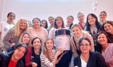 Docentes y personal del CAF N° 28 se capacitaron en compostaje domiciliario  