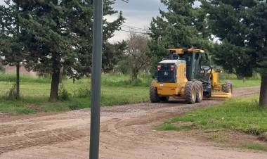 El Municipio realiza una fuerte inversión para mejorar hasta 50 calles por mes con ripio en la zona norte