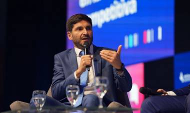 Pullaro: “Hoy la discusión es el federalismo y tener un proyecto de desarrollo productivo que mire al interior del país”