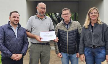 Aporte del senador Borla a Escuela de Pedro Gómez Cello