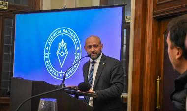 Puccini: “La Hidrovía es clave para el desarrollo productivo federal que necesita la Argentina”