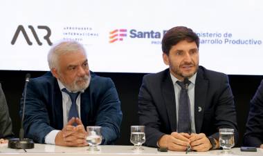 Pullaro sobre Exporta Simple: “Rompimos el monopolio de Ezeiza y tenemos el primer aeropuerto que exporta desde el interior del país”