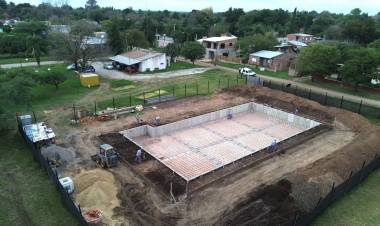 En Sauce Viejo, el Gobierno Provincial y la municipalidad construyen una pileta pública