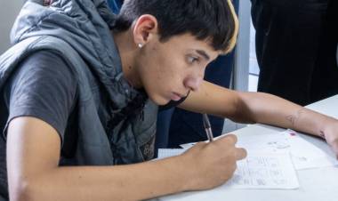 Programa “Quedate”: está abierta la inscripción a las tutorías virtuales para finalizar la Secundaria