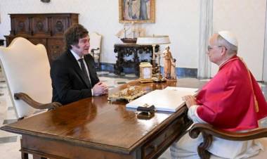 León XIV le confirmó a Milei que visitará Argentina, según Manuel Adorni