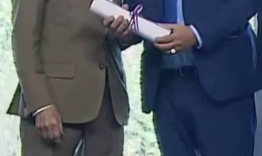 Ariel Sclafani junto al presidente de la corte Roberto Falistoco