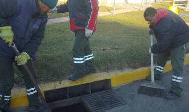 Ante el anuncio de lluvias, el Municipio intensifica la limpieza de canales y desagües