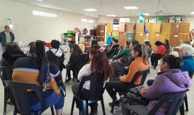 Conversatorio "Construyendo redes de cuidado amoroso por las infancias" en el Jardín N° 163