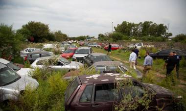 Provincia comienza el proceso para el retiro de vehículos abandonados en comisarías de la ciudad de Santa Fe