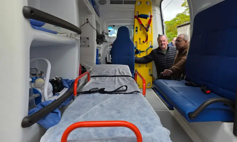 Villa Trinidad, Curupaity y Monigotes recibieron ambulancias y aportes institucionales